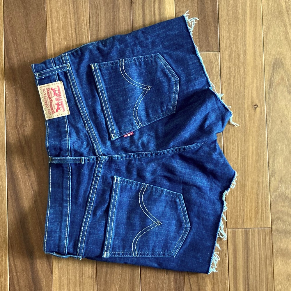 Levi’s cut-off shorts